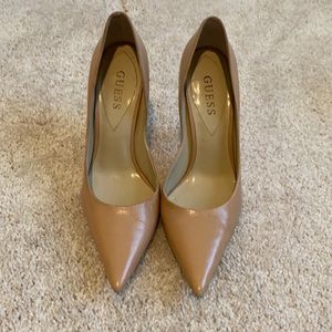 Guess leather pumps, size 8 in excellent condition.